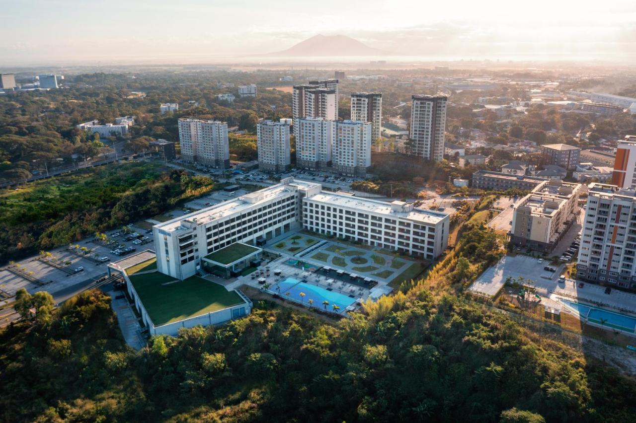 Hilton Clark Sun Valley Resort Clark Field Εξωτερικό φωτογραφία